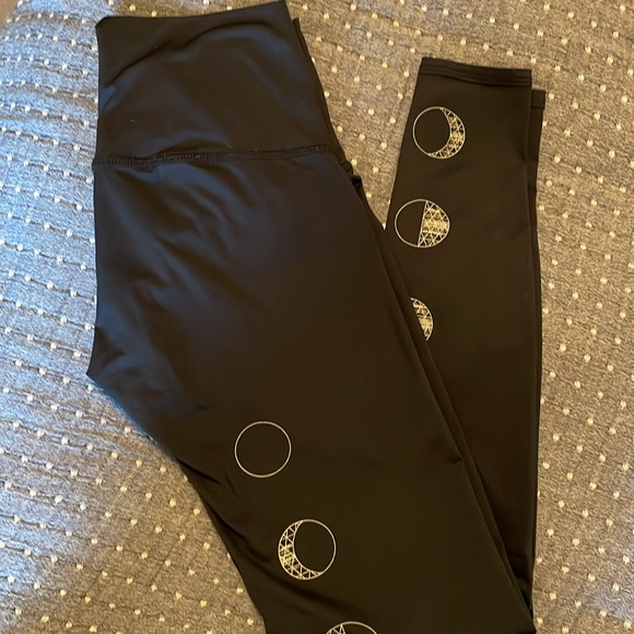 Teeki Moon Dance Hot Pants leggings size small - Picture 5 of 6